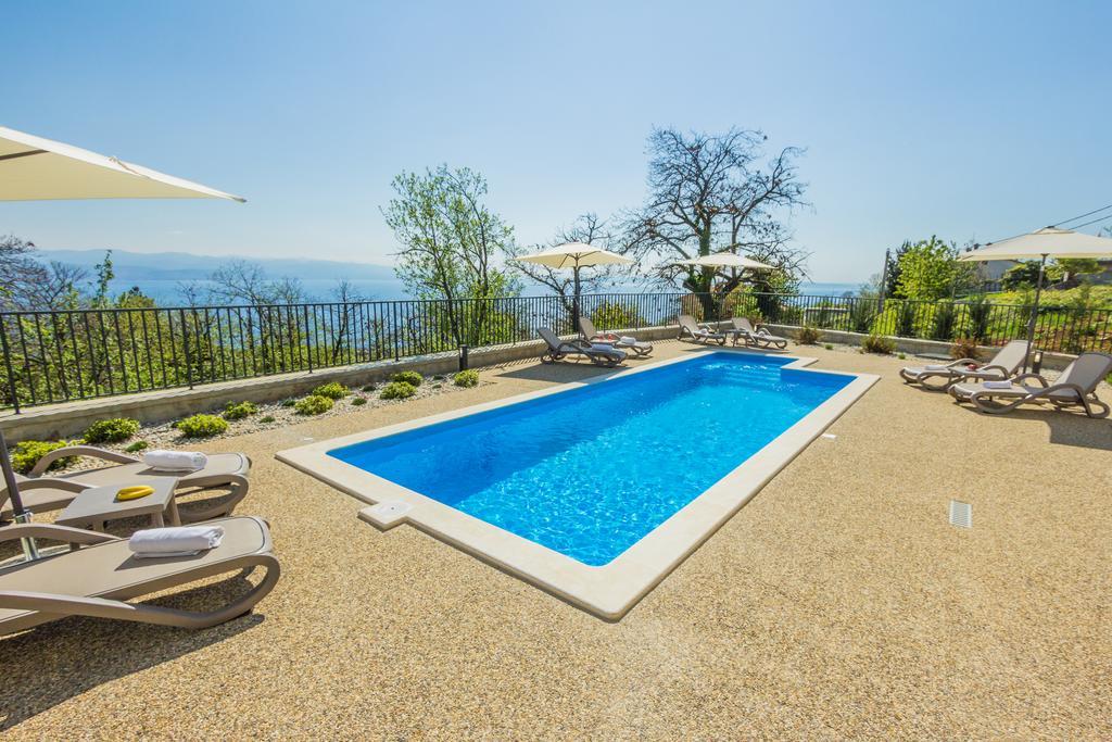 Villa Manus - Boutique Apartments Lovran Exteriör bild